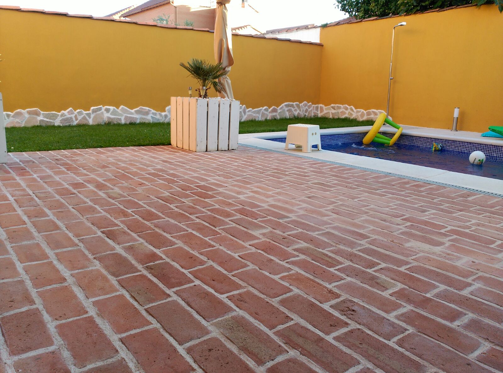 Suelos de barro con ladrillo