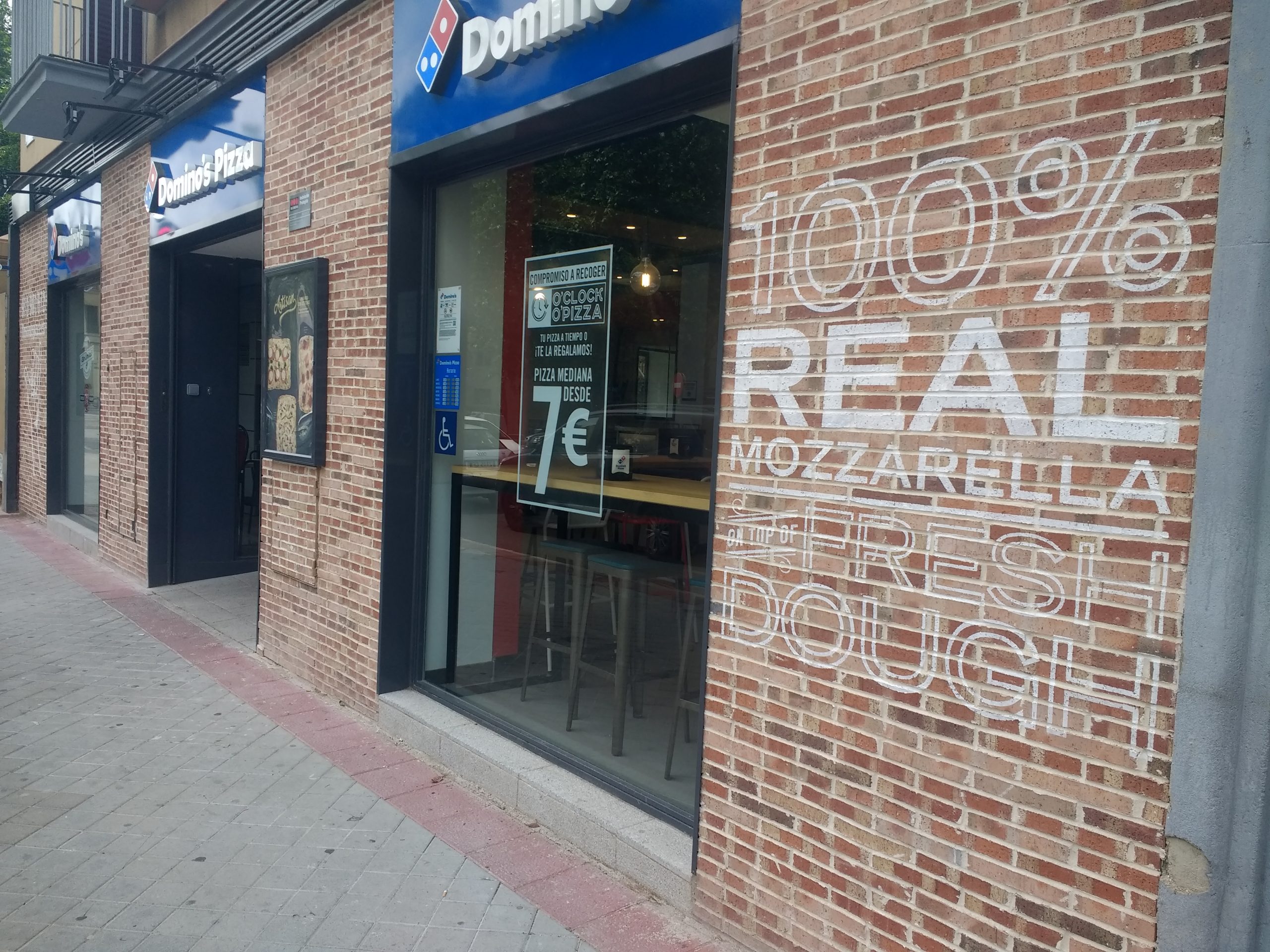 Ladrillo Domino's Pizza